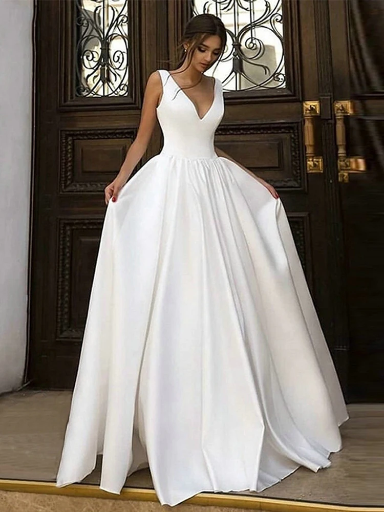 

White Satin Beach Dresses for Wedding Party V-neck Sleeveless Corset Boho Bridal Gown Plus Size Elegant Simple Princess Dress