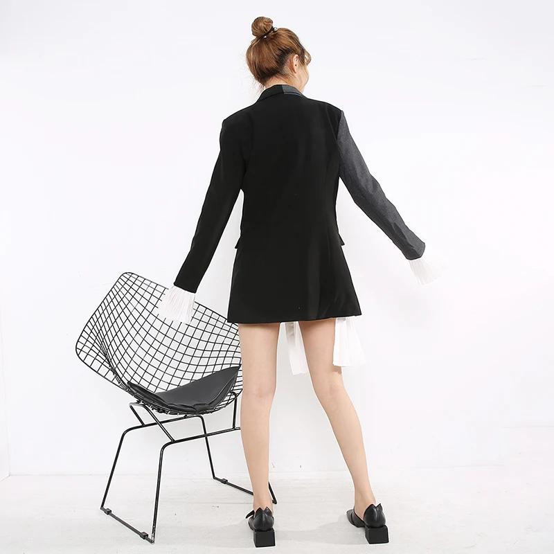 

[EAM] Women Black Gray Pleated Irregular Blazer New Lapel Long Sleeve Loose Fit Jacket Fashion Tide Spring Autumn 2021 YC94101