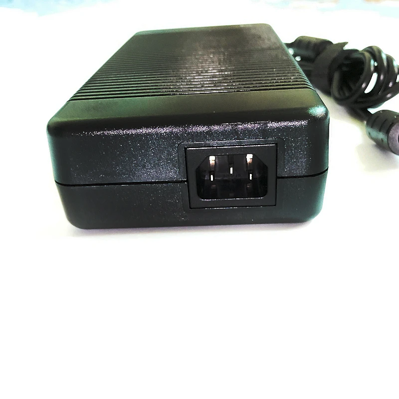 19.5v 11.8 circular four-pin laptop ac adaptive charger adp-230eb T for Clevo D700T D900K D910T M590K M980NU P170HM3 P172SM P177 |