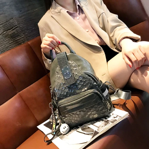 

Split Leathe Fashion Bags for Women 2020 Luxury Diamonds Travel Backpack Small Designer Bagpack