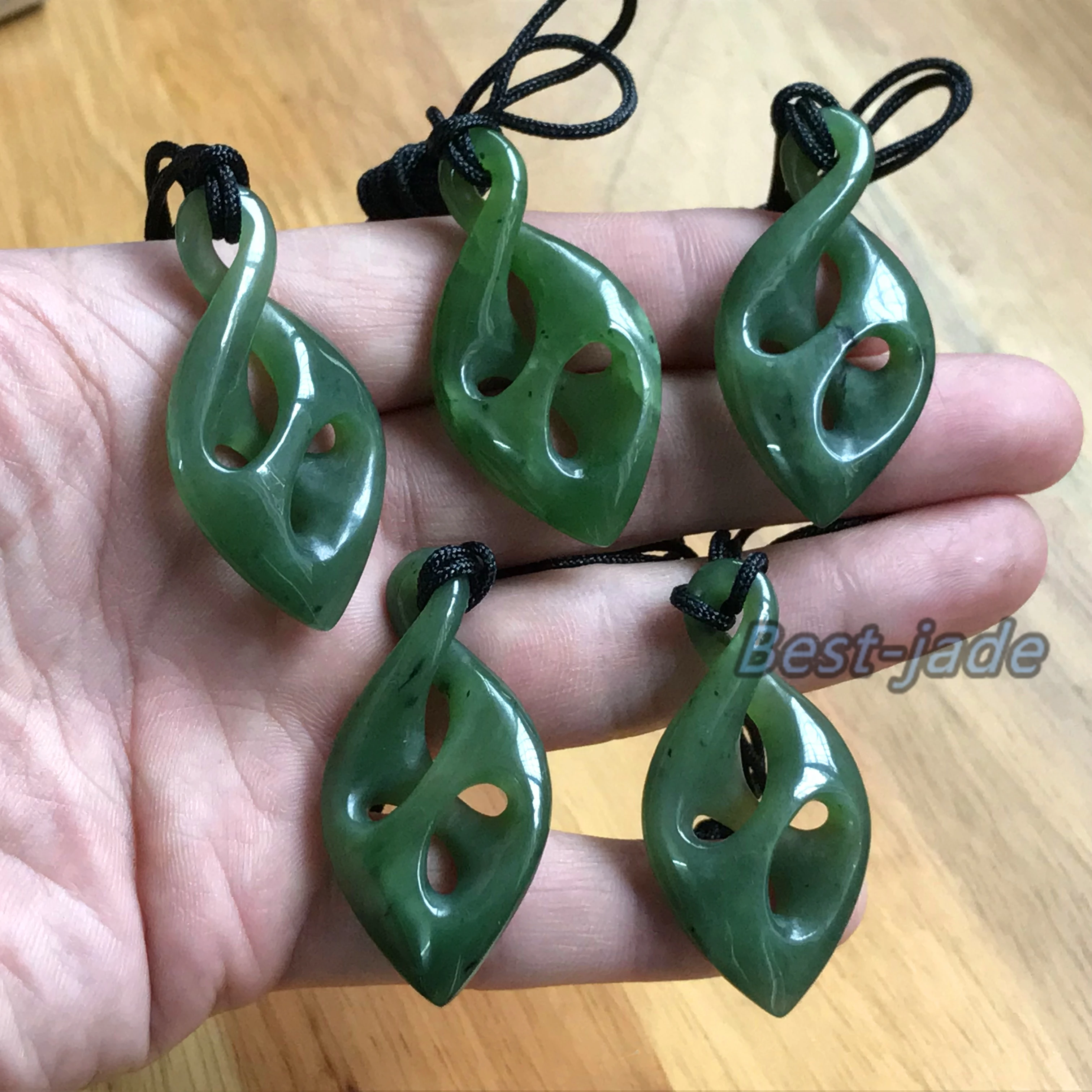 Натуральный зеленый нефритовый кулон в стиле маори NZ POUNAMU ручной резной женский