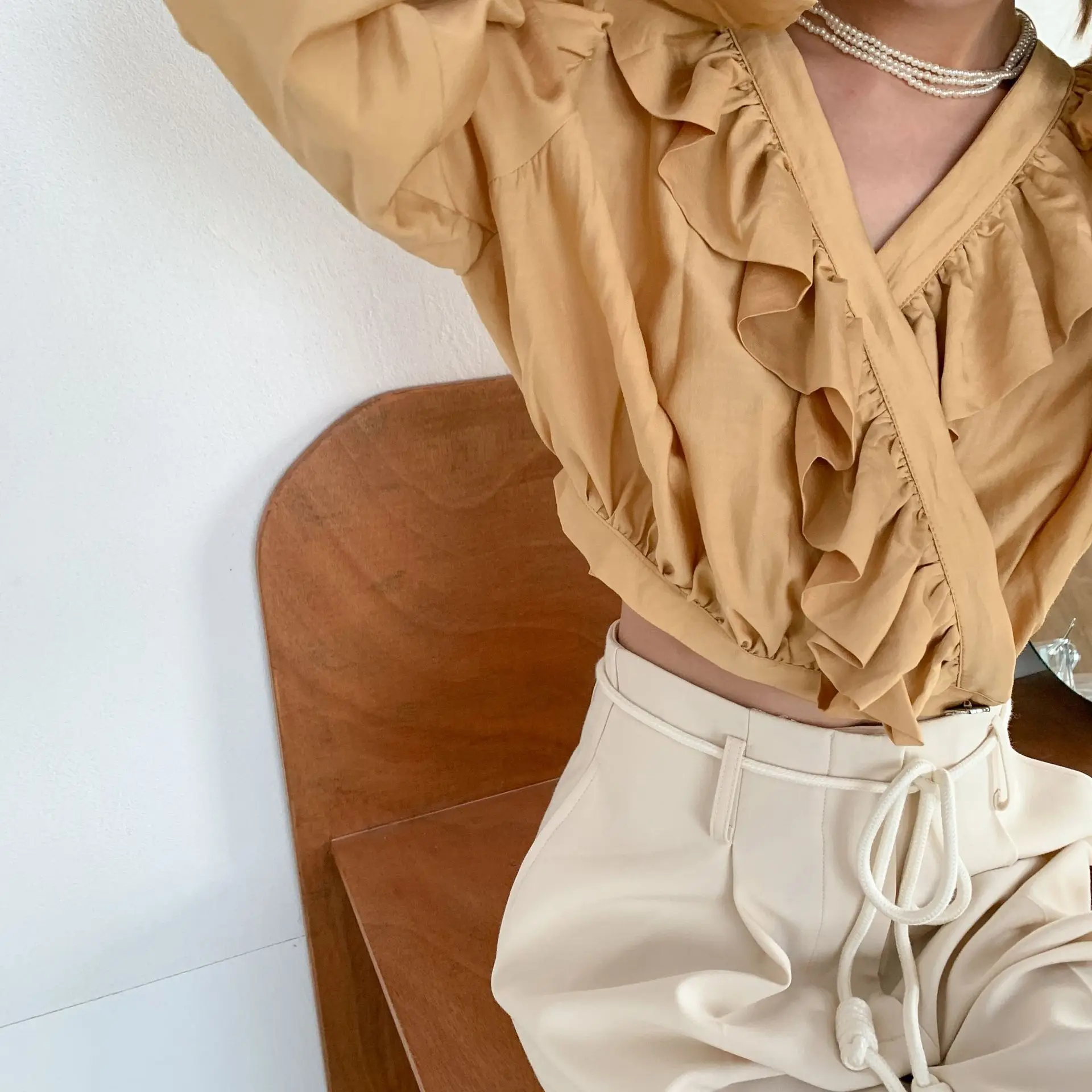 

Lotus leaf V-neck French coat dignified temperament, spring shirt, female design sense, ladies 2021