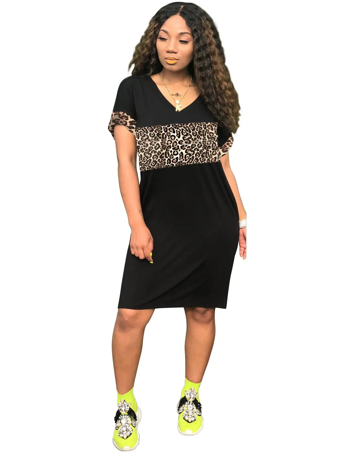 

Женское леопардовое платье-футболка с коротким рукавом и V-образным вырезом