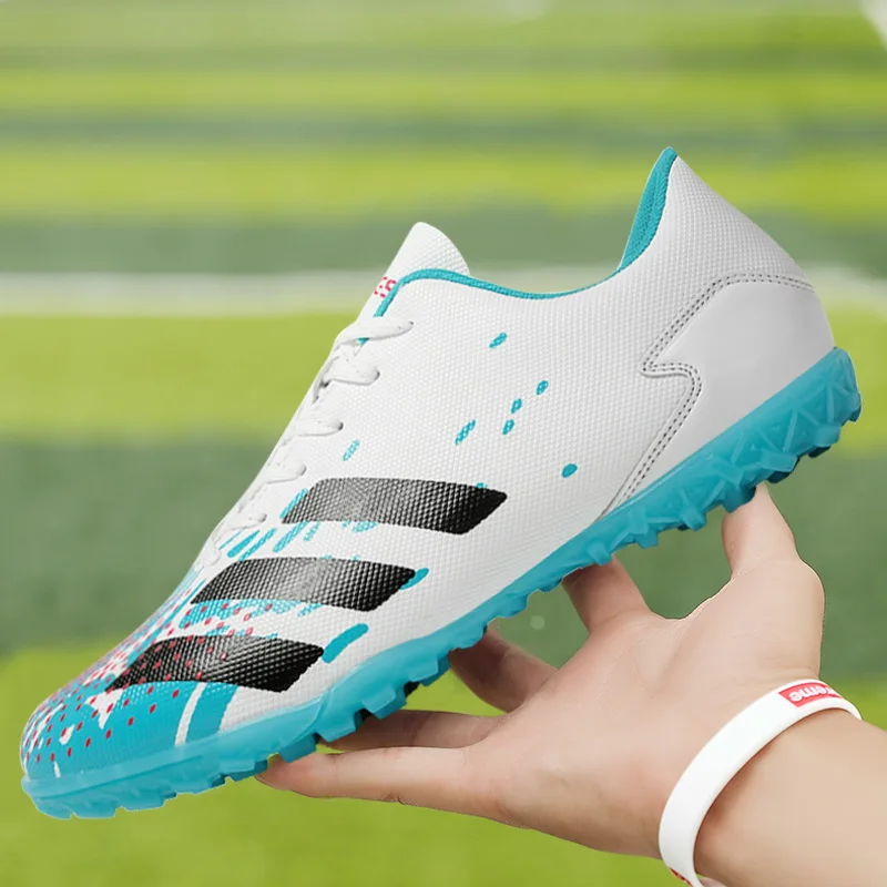 

2020 New Professional Men Kids Soccer Shoes Men Futsal Football Boot Women Turf Training Sneaker Breatherable FG Soccer Clearts
