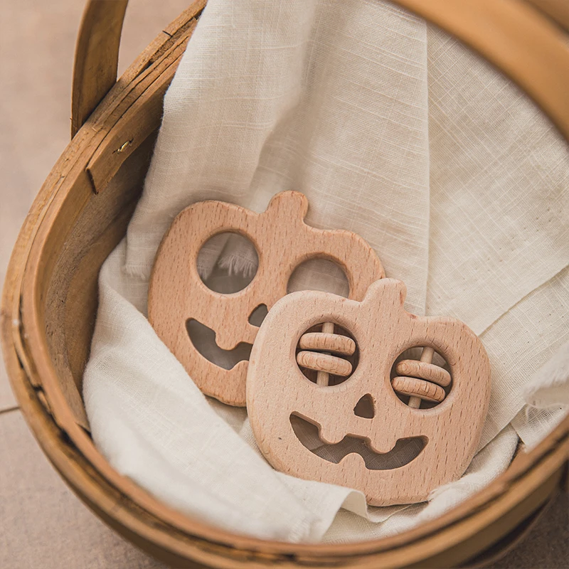 

1pc Baby Wooden Teether Halloween Skeleton Pumpkin Beech Pendant For Pacifier Chain Music Rattle Gym Play Baby Products Toys