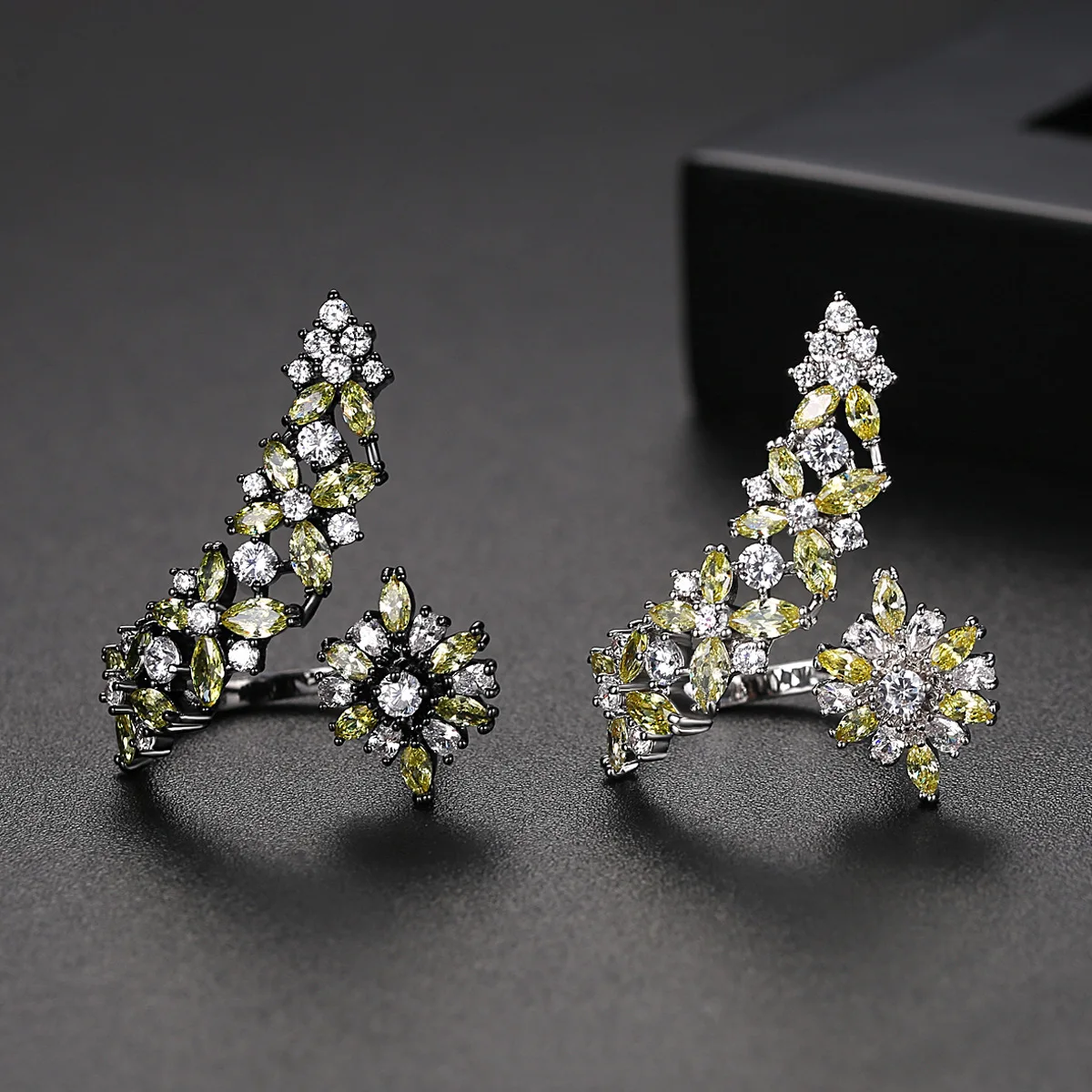 Kemstone Элегантный Циркон Черный Зеленый посеребренный Регулируемый манжет кольцо