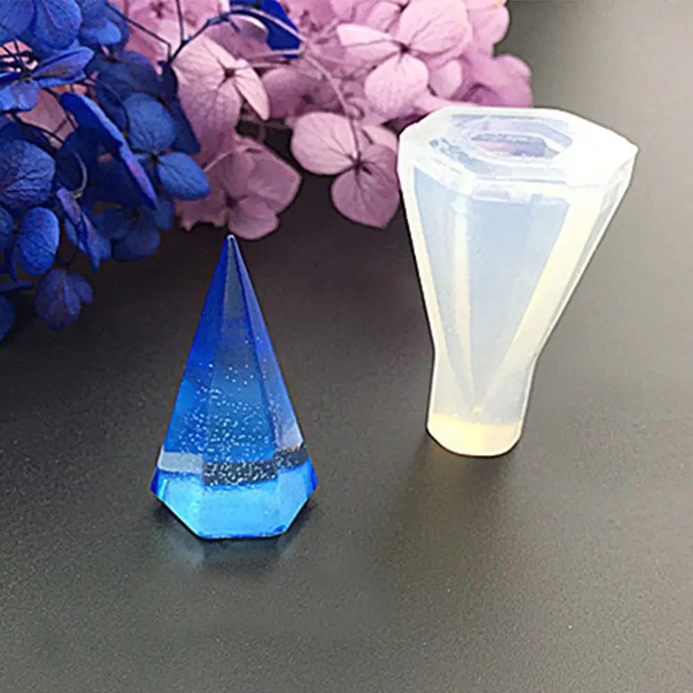 Форма для самостоятельного литья форма подвесок в виде пирамиды из смолы