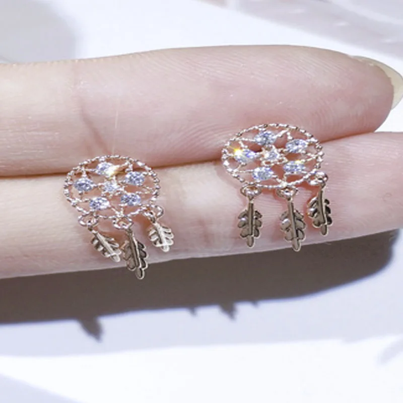 

Bohemia Hollow Out Dream Catcher Leaf Feather Shiny Crystal Stud Earrings for Women Party Jewelry Korean Dreamcatcher CZ Earring