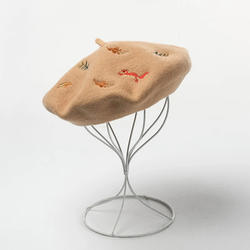 Korean Autumn And Winter New Rabbit Squirrel Leaves Embroidered Wool Wool Beret Artist Hat Wool Hat