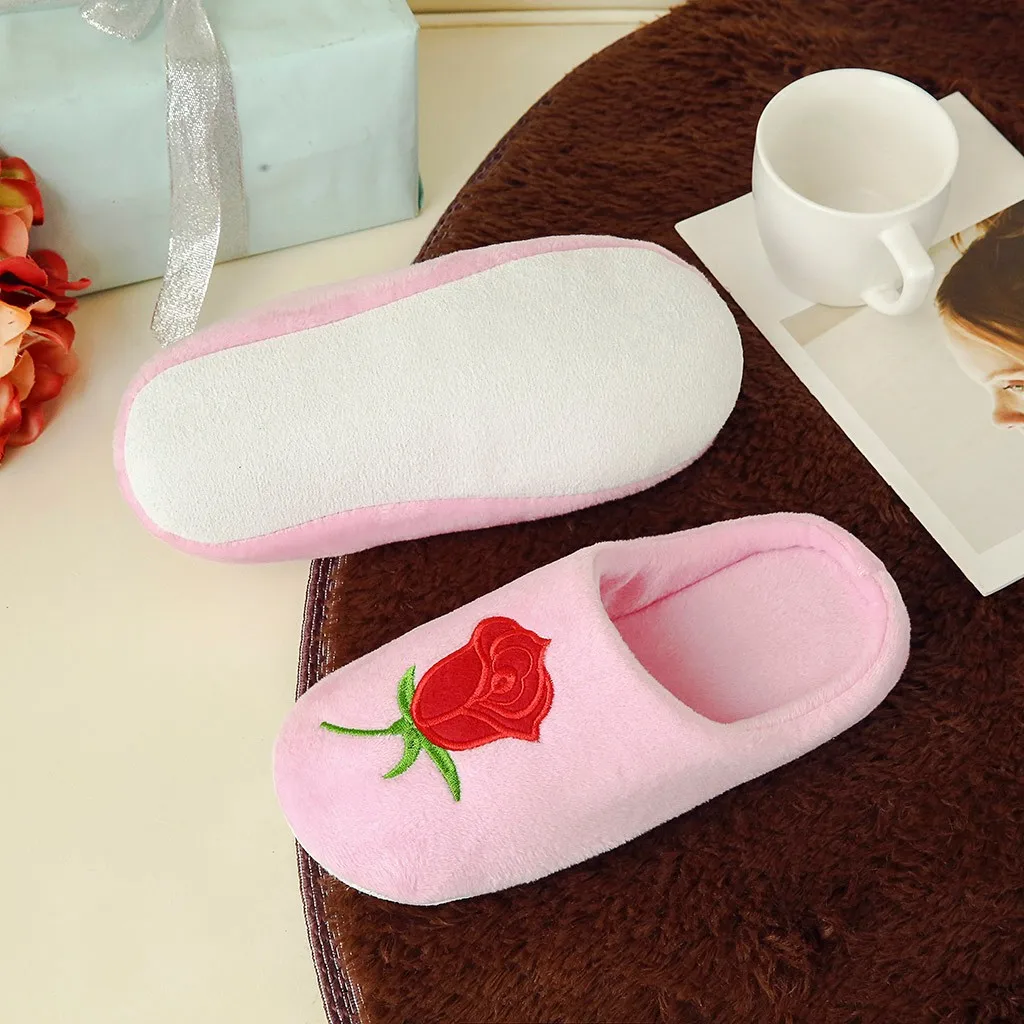Женские блестящие мягкие тапочки без застежек с искусственными розами теплая
