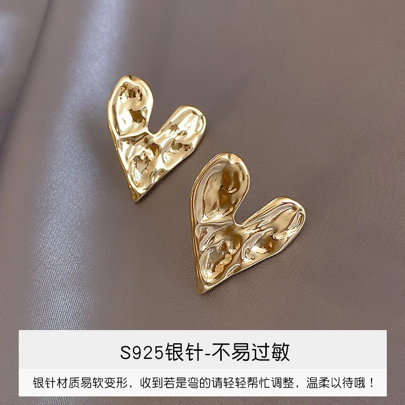 

2021 uneven Love Earrings advanced sense simple Korean temperament earring net red niche design silver needle Earrings