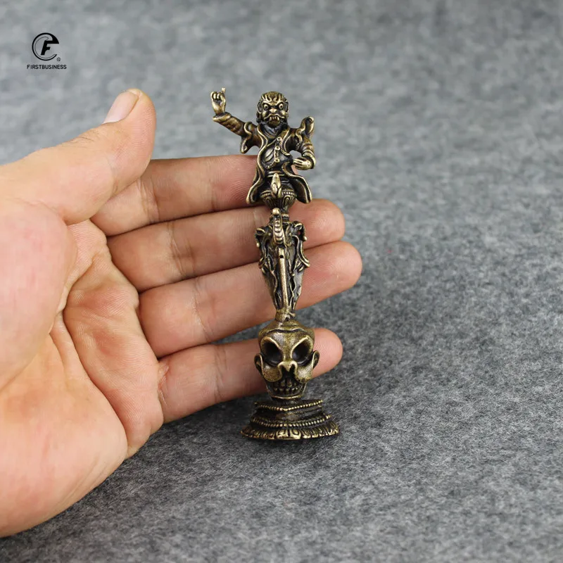 Фото Непал ручной работы из твердой латуни Angry Lotus Master Base Vajra Pestle Magic Pestle Держатель для цепей для украшения стола Пресс-папье Ремесла №1