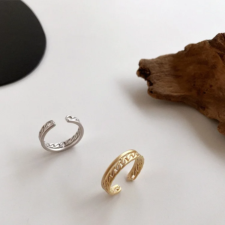 Кольцо женское матовое с искусственным жемчугом нестандартной геометрической