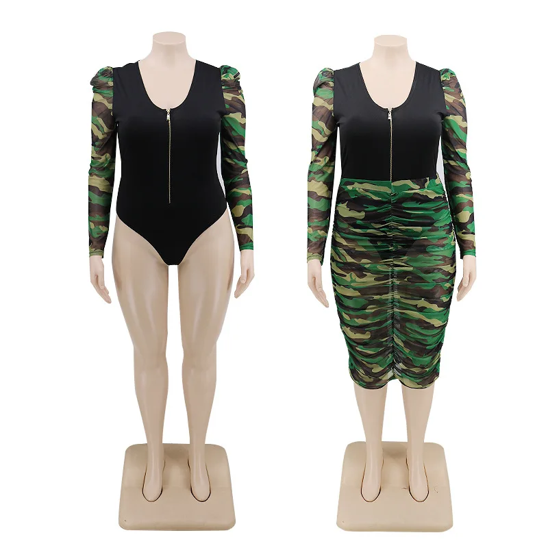 Женский костюм из двух предметов размера плюс камуфляжный с круглым вырезом и