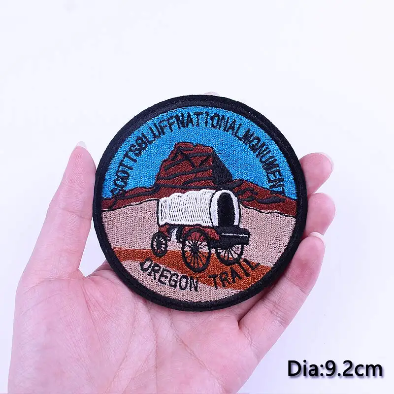 Нашивки с вышивкой природного горного пространства на одежду нашивки