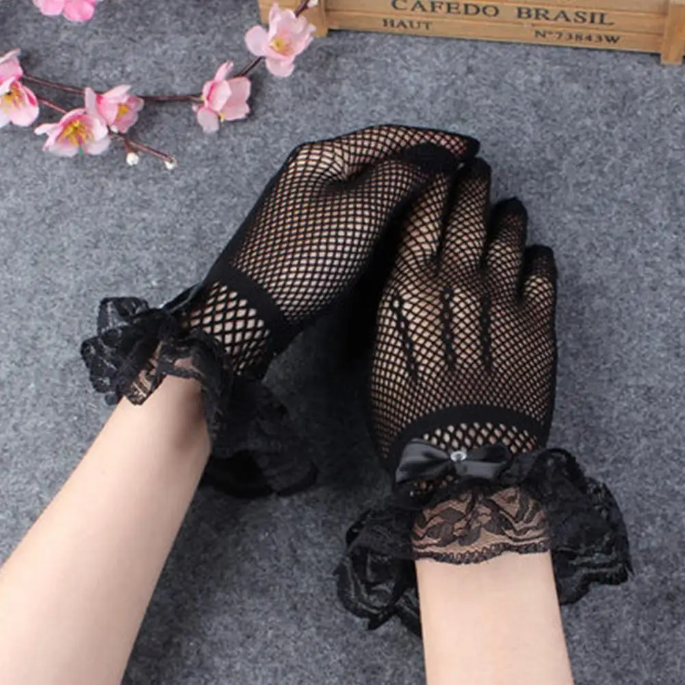 

Ladies Fishnet Short Lace Gloves New Sheer Fishn Net Black White Prom Party Gloves Female's Fashionable Soild Color Mittens Hot