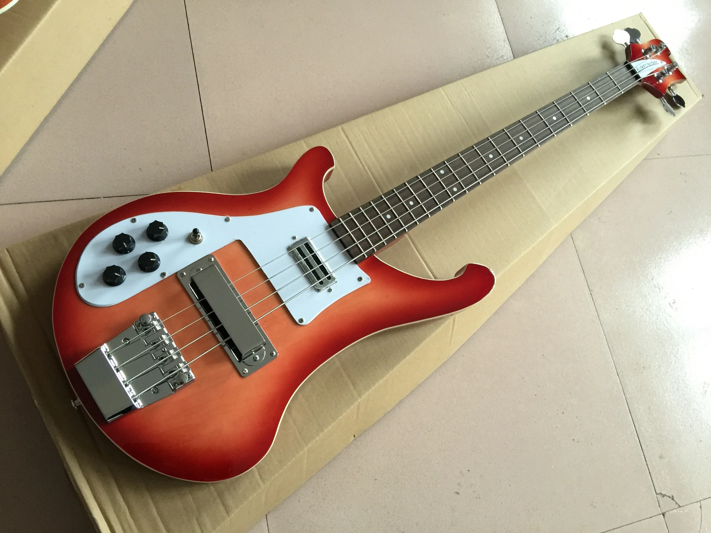 Новое поступление электрическая гитара с левой ручкой бас в цвете honey burst 4 струны