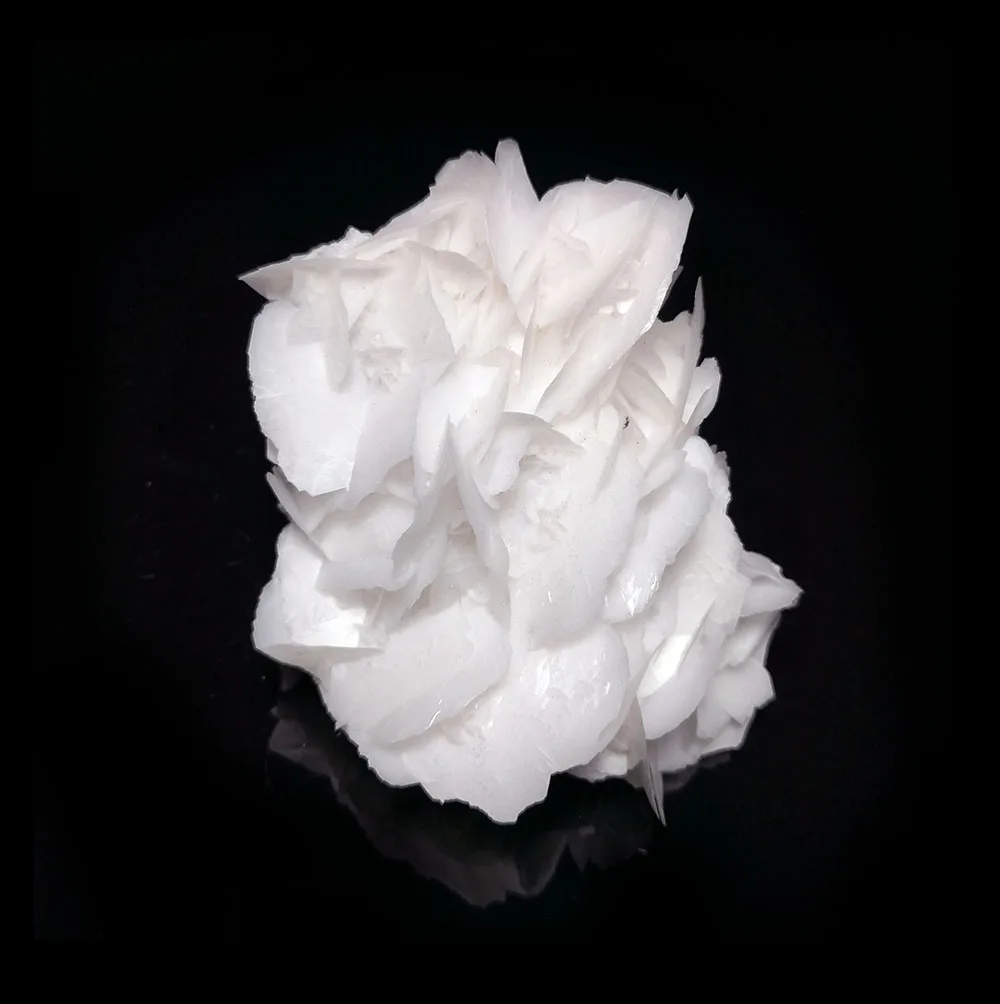 

172g A6-5gy Natural Calcite in the shape of rose petals Mineral Crystal Specimen Home Decoration From Hunan Province China