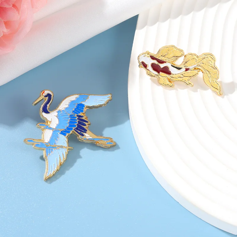 

Ornaments Creative Cute Big Goose Goldfish Shape Brooch Crane Koi Brooch Good luck flying in the Sky Brooch Fashion Brooch
