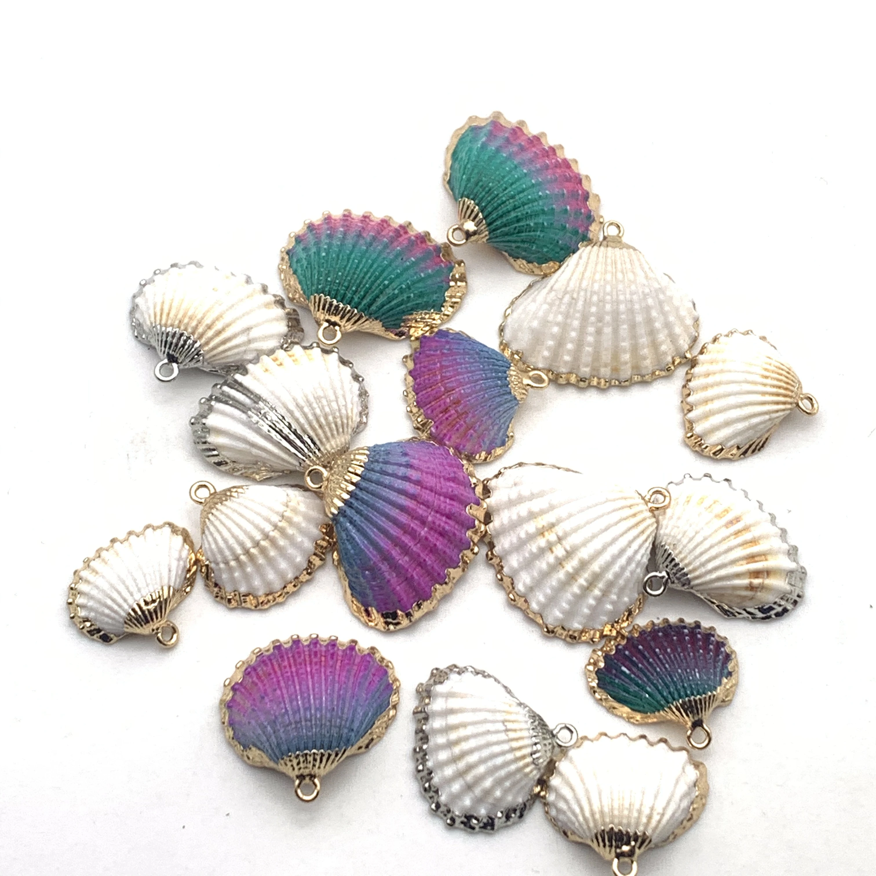 

Fan-shaped electroplating Phnom Penh Shell Ocean Style Gorgeous Multicolor Oil Paint Gradient Shell DIY Jewelry Pendant