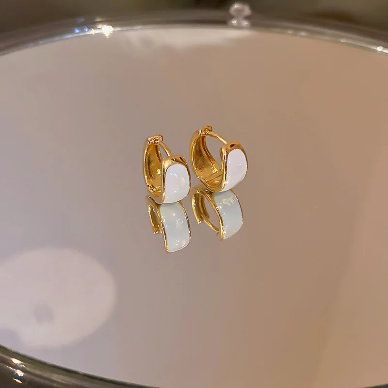 

LOVOACC Korea Simple White Color Enamel Hoop Earrings for Women Female Gold Color Metallic Circle Statement Earring Oorbellen