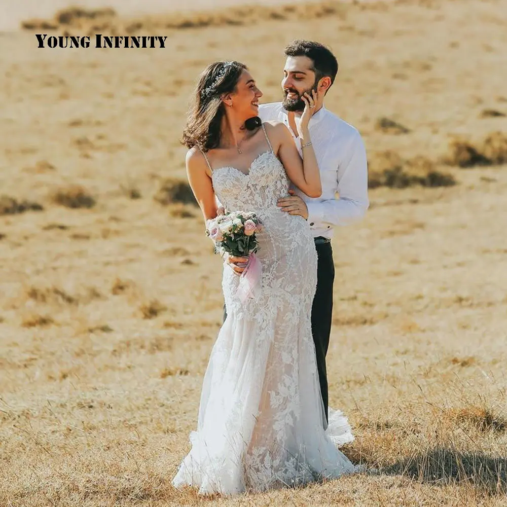 Романтическое свадебное платье милое на тонких бретелях с открытой спиной со