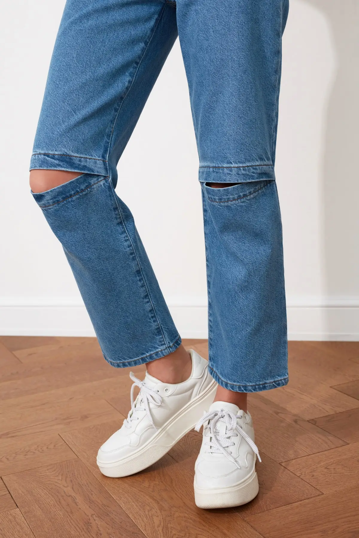 

Trendyol Stitch Detail High Bel Straight Jeans TWOSS21JE0237