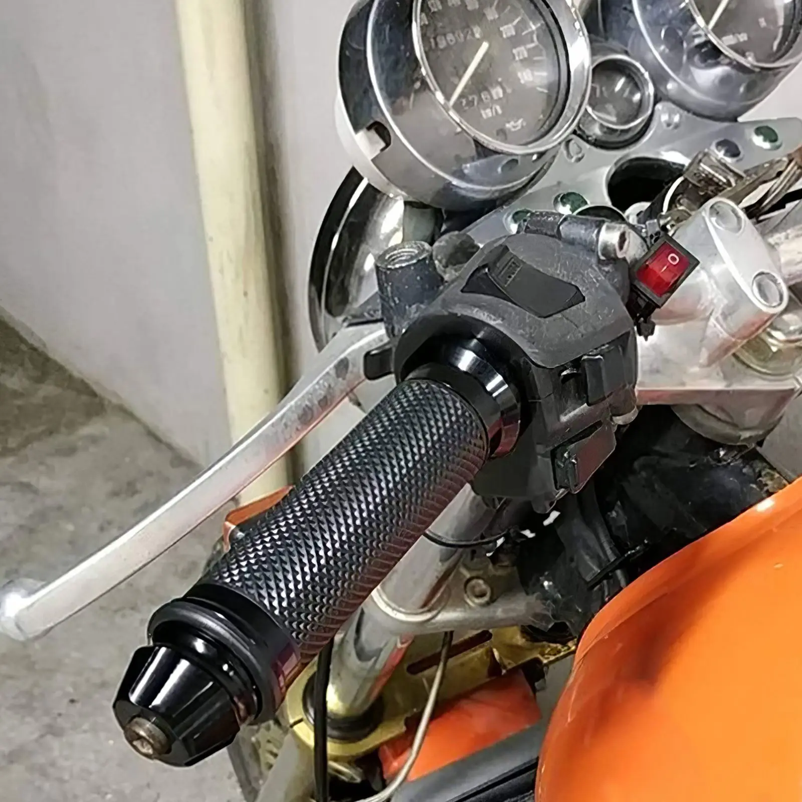 

Aluminum Alloy Rubber Cover Comfortable Motorbike Handlebars 1 Pair Motorcycle Handlebars Scooter Handlebars for Motorcyclist