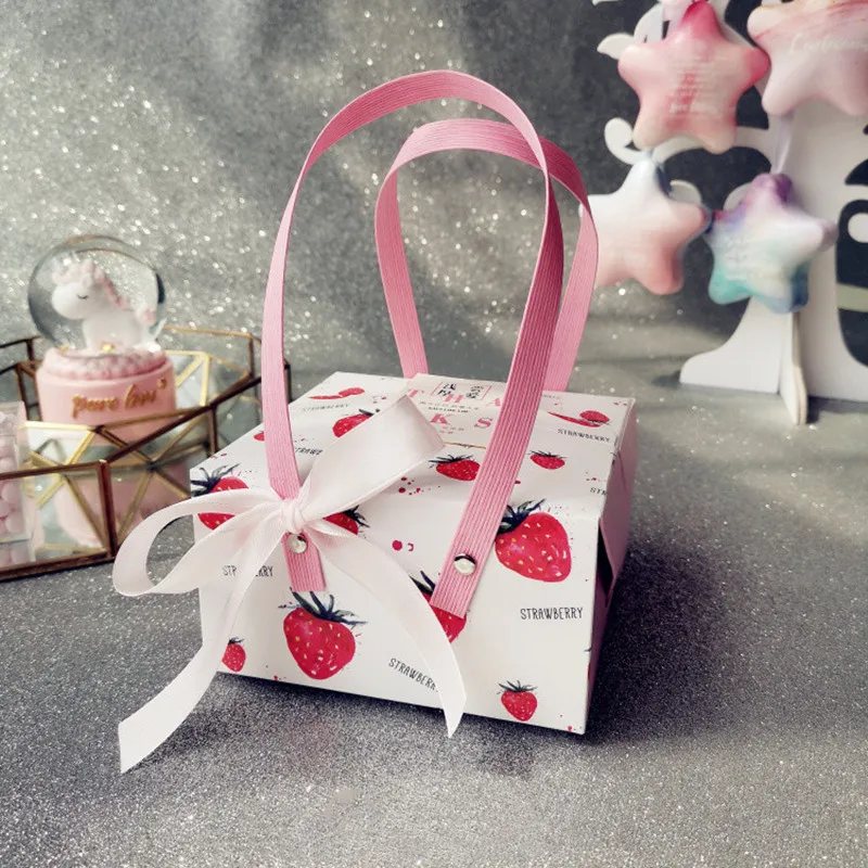 

10pcs Gift Boxes strawberry Paper Box Handle Cookie Chocolate Bread Wedding Gift Package Bags BirthdayParty Color Baking Package