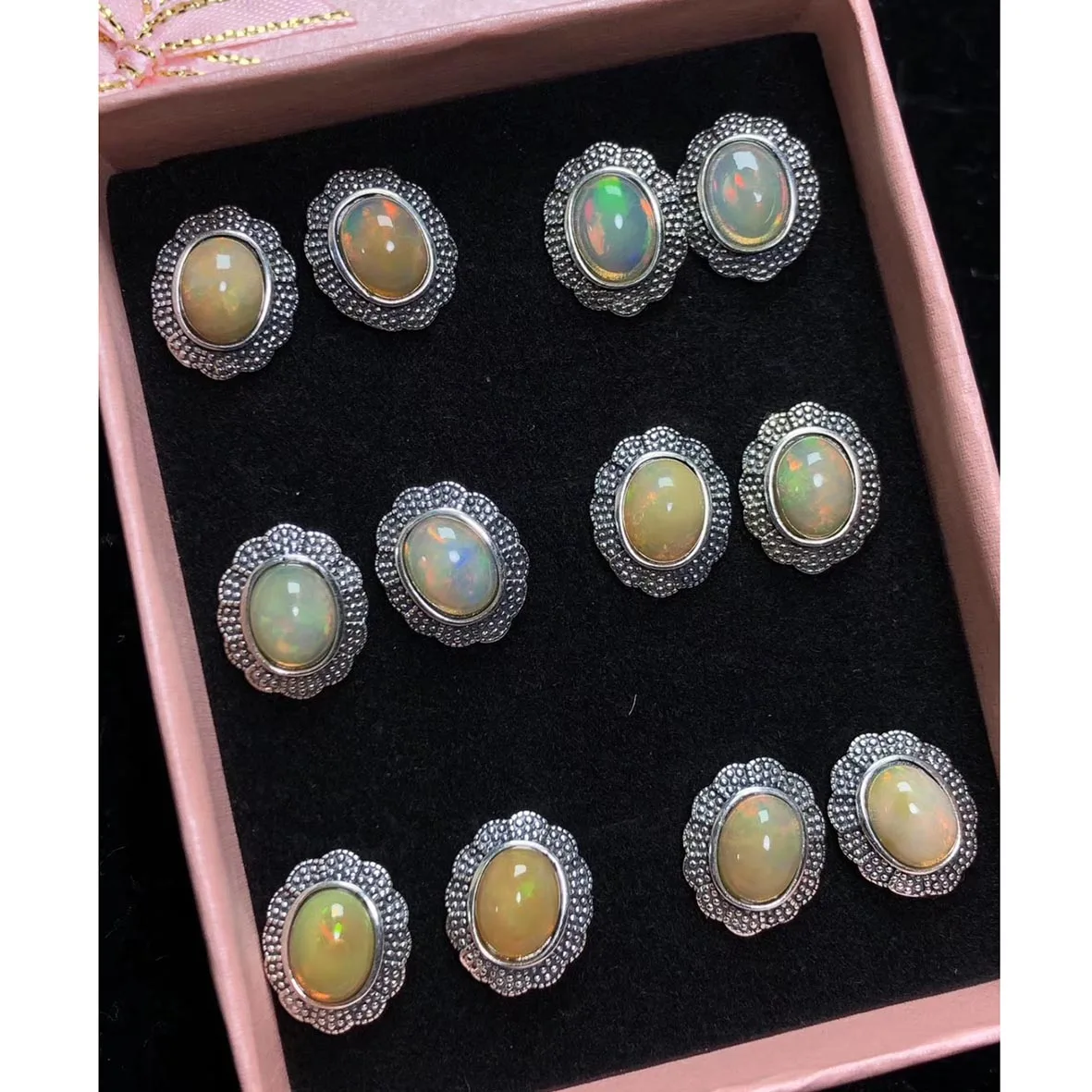 Серьги-гвоздики из серебра 925 пробы с натуральным эфиопским опалом | Украшения и