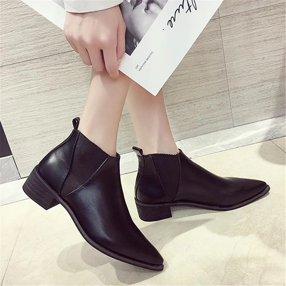 Модные женские ботинки мартинсы в английском стиле черные Челси Корейском для