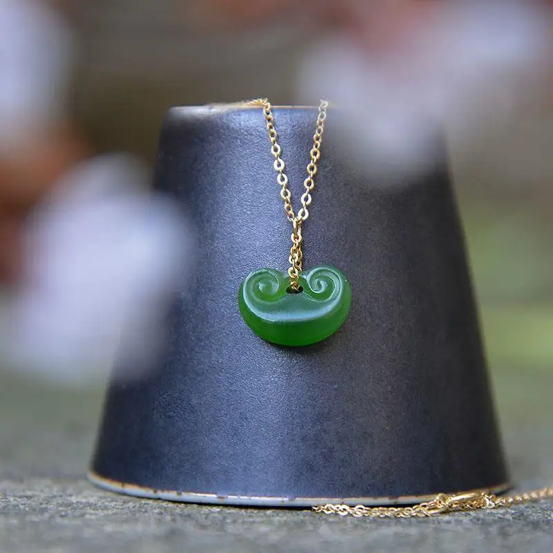 

Natural Hetian Jade Xiangyun Lock of Good Wishes S925 Sterling Silver Pendant Jasper Jade Vintage Gilding Craft Silver Necklace