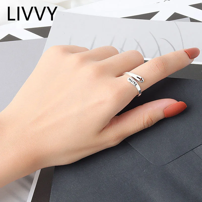 Кольцо обручальное женское винтажное серебряного цвета с надписью Креста -