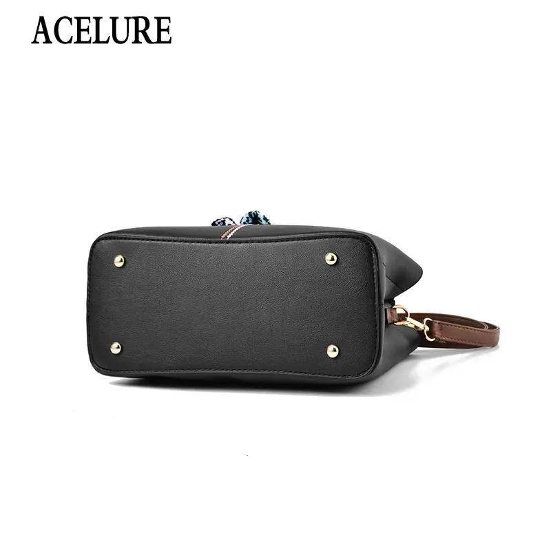 

Fur Ball Pendant Shoulder Bags for Women Fashion High Capacity Casual Totes Female Soft PU Leather Messenger Bags Ladies Tote