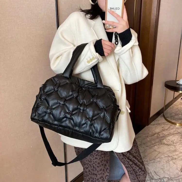 

Autumn and Winter Large-capacity Bag Down Female Bag Fashion One-shoulder Cotton-padded Jacket Bag Net Red Messenger Bag