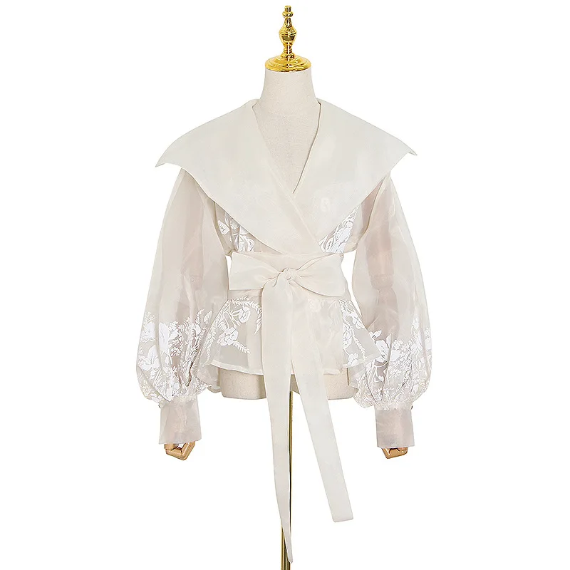 

New French retro court sexy suit collar bubble sleeve lace-up waist slim shirt