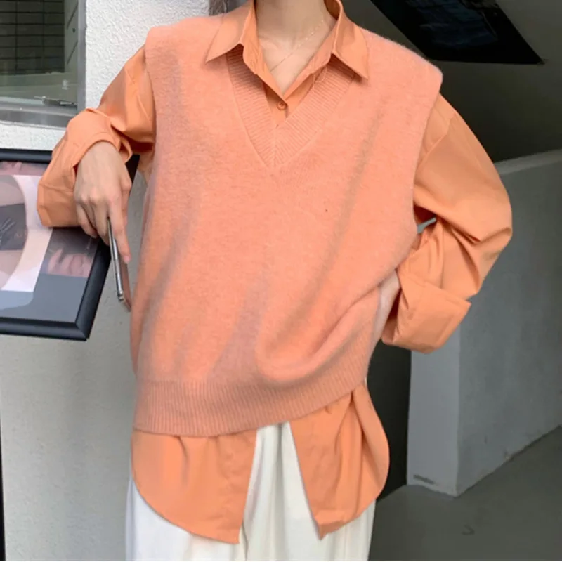 Женский жилет с V-образным вырезом |