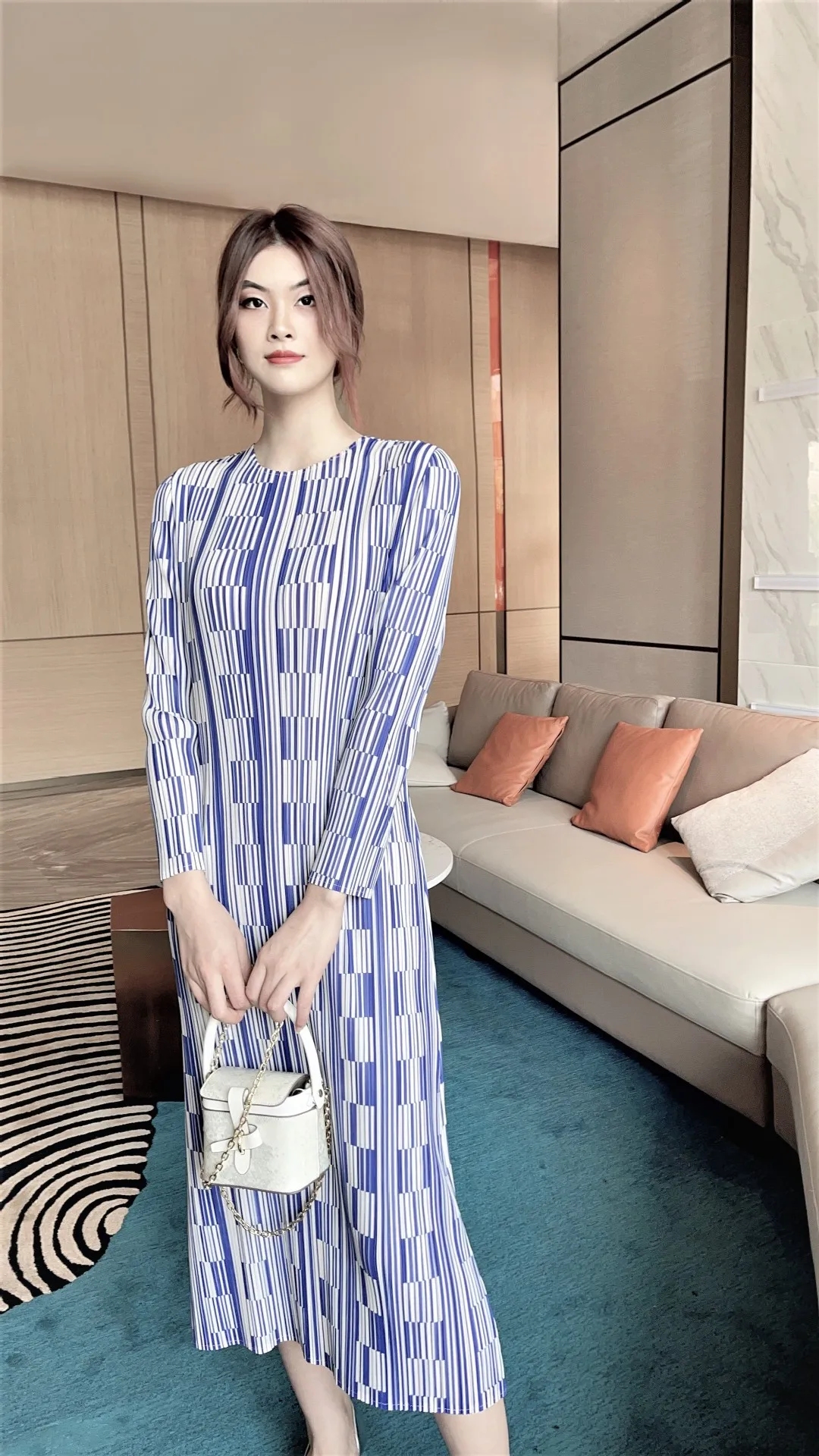 Spring New Striped Hedging Mid-length Dress Loose Waist Blue Casual Temperament Round Neck Dress MIYAKE Pleats Vestido