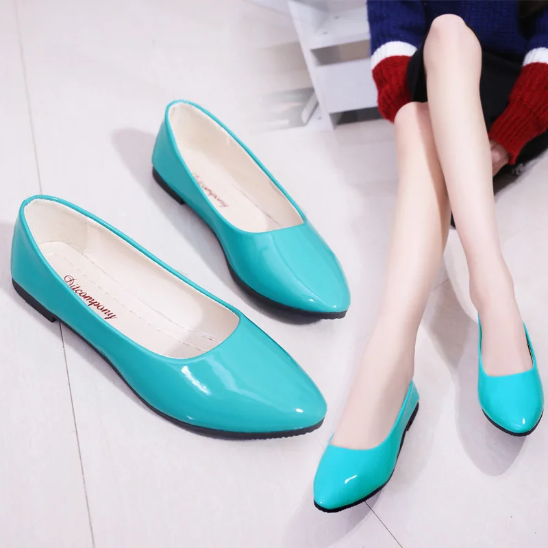 The new spring/fall 2019 collection features a pair of pointed shallow flat beanie shoes and mom women | Обувь