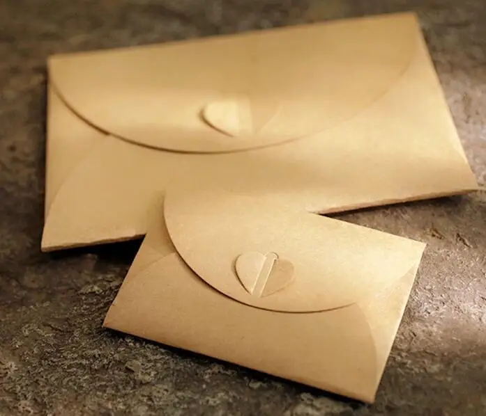 

200pcs Butterfly Buckle Kraft Paper Envelopes Love Retro Buckle Envelope Paper Invitation Envelope Holiday