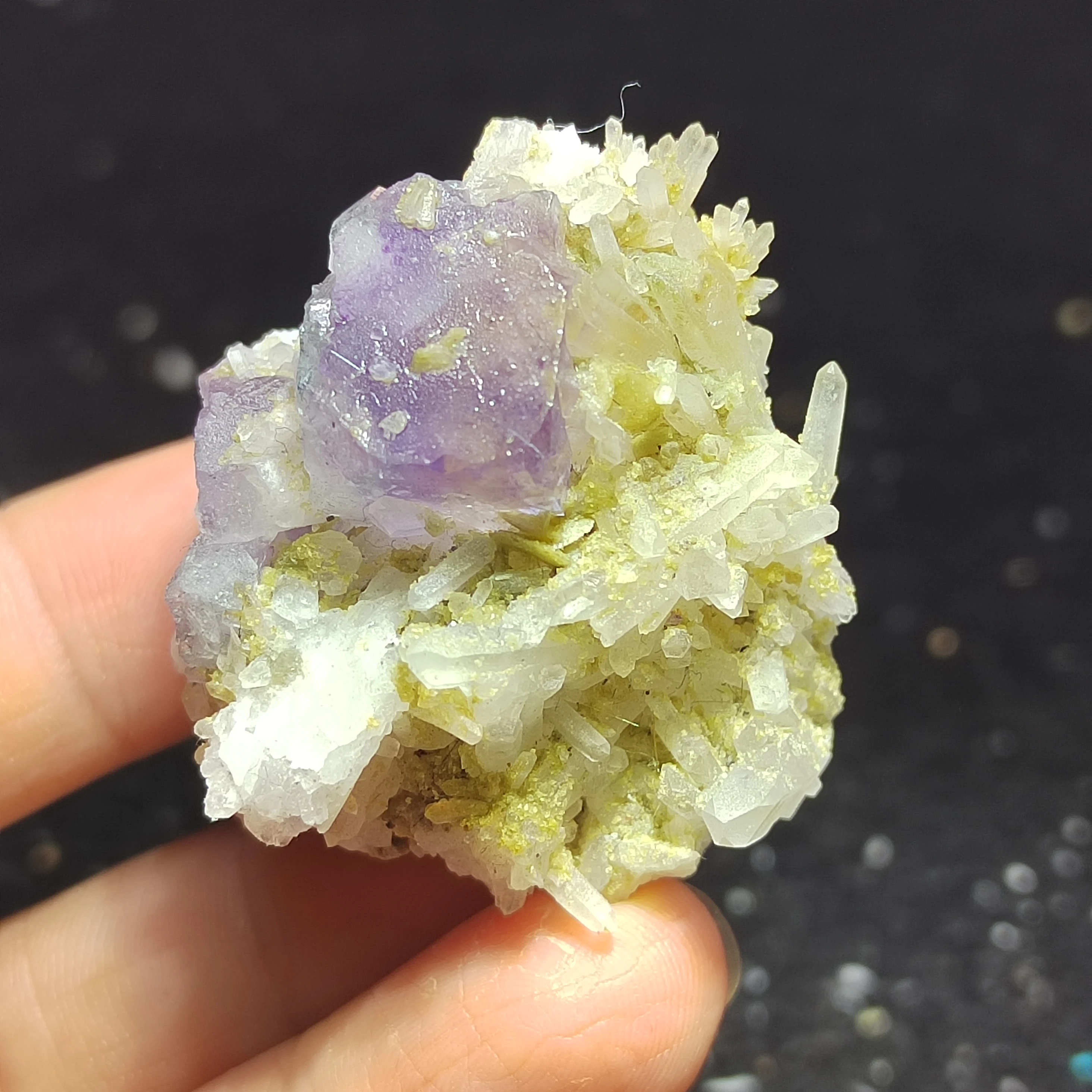

21,1 gNatural фиолетовый флюорит и с украшением в виде кристаллов минеральный камень домашний декор кольцо вены исцеления геолого-учебный образе...