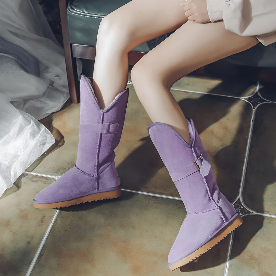 violet suede Зимние сапоги на натуральном лисьем меху сапоги из натуральной коровьей замши сапоги до середины икры теплые женские сапоги на плоской подошве с мехом енота - Цвет: violet suede