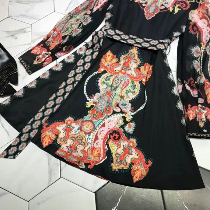 

2021 Early spring series new dress retro Court Style Lantern Sleeve heavy industry collar with belt shows perfect figure