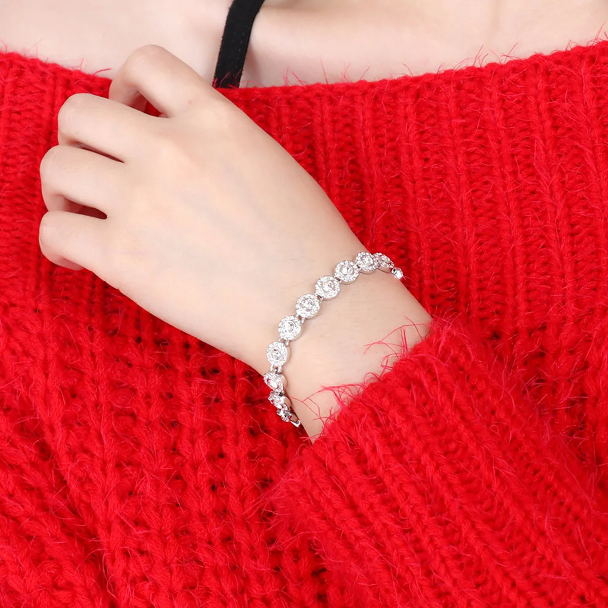 

Qsjie high quality SWA style, the best material, low-key gorgeous crystal romantic women's bracelet charming fashion jewelry