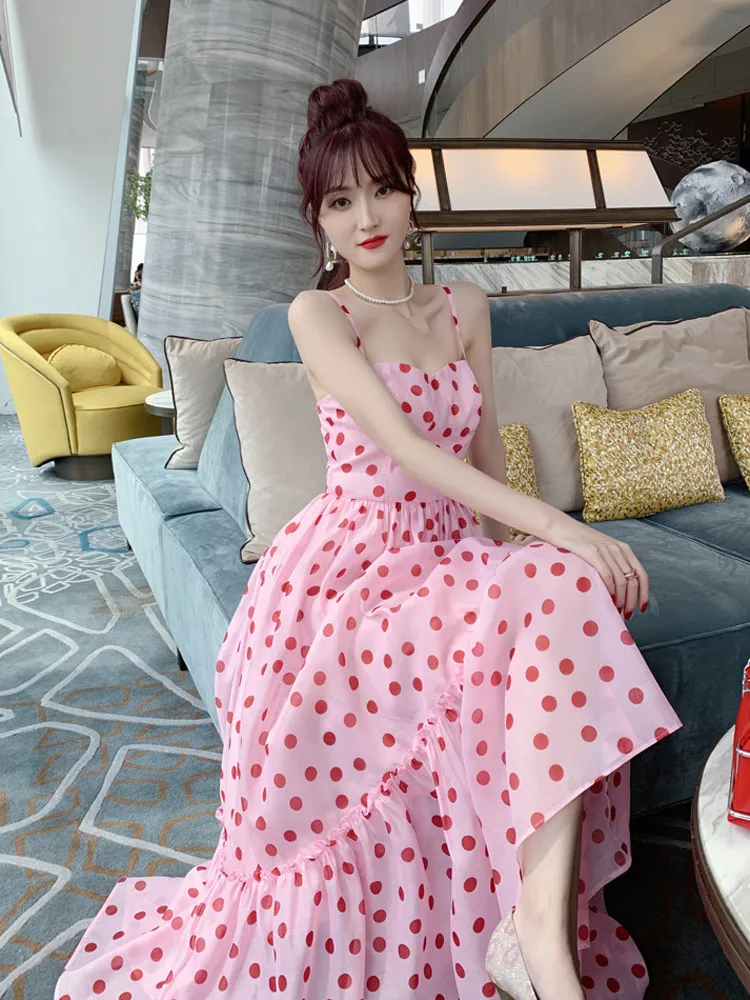 Женское летнее розовое платье макси длинное в горошек на бретелях-спагетти |