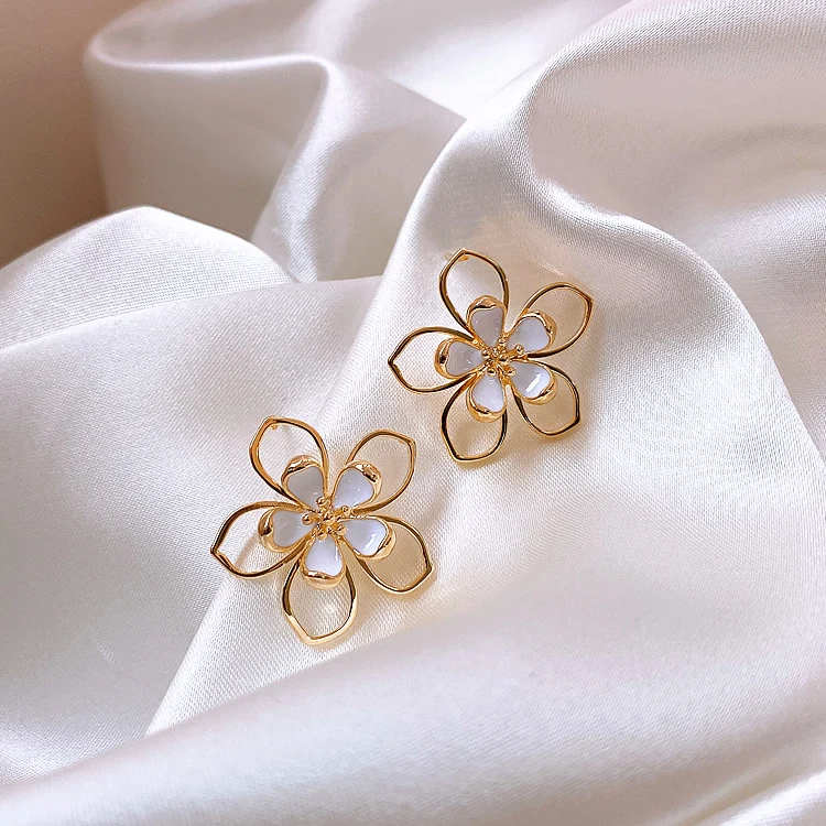 Женские серьги гвоздики в виде цветка многослойные с блестящей боковой вставкой