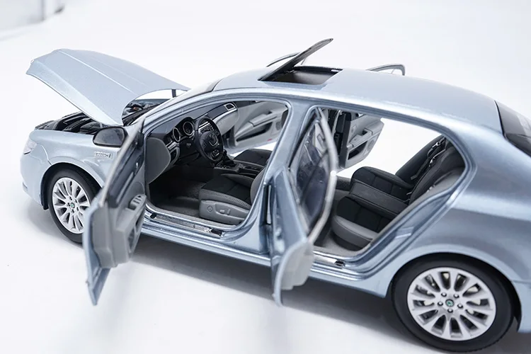 1:18 Skoda Superb сплав модель автомобиля статические металлические модельные автомобили оригинальная коробка для коллекции подарков