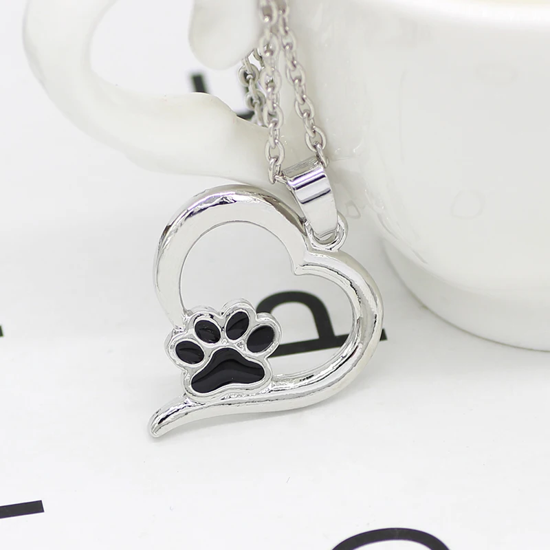 

Vintage Hollow Heart Chokers Women's Girls Pet Lovers Cat And Dog Paw Footprint Pendant Necklace for Best Friend Jewelry Gift