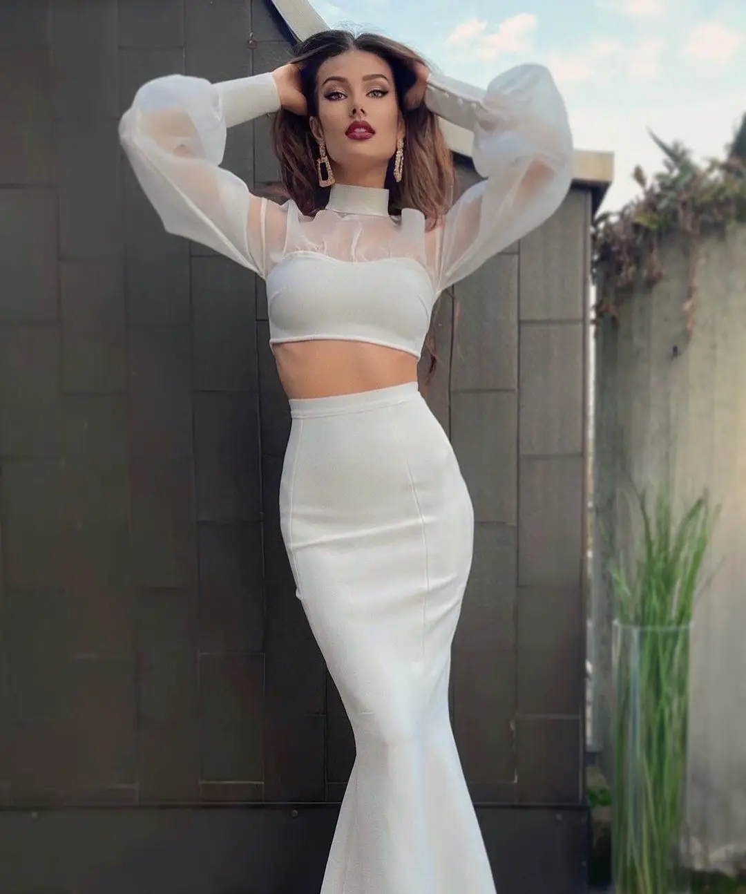 

Роскошные пикантные белые, с круглым вырезом и длинными рукавами, комплект из двух предметов повязка Набор 2021 осень модная обувь знаменитос...