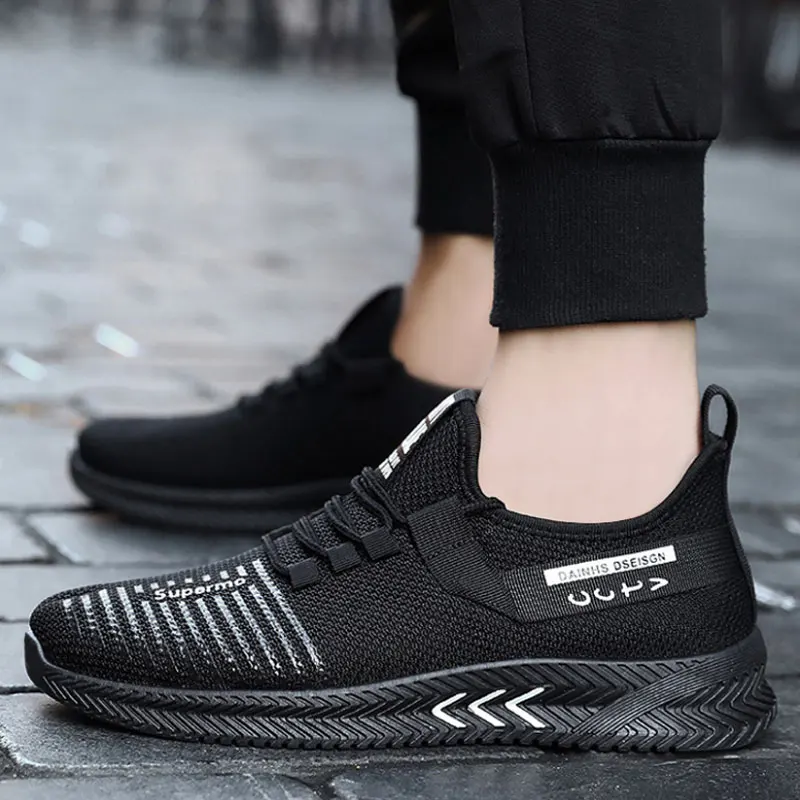 Весенние мужские кроссовки красного и черного цвета модные для бега спортивные